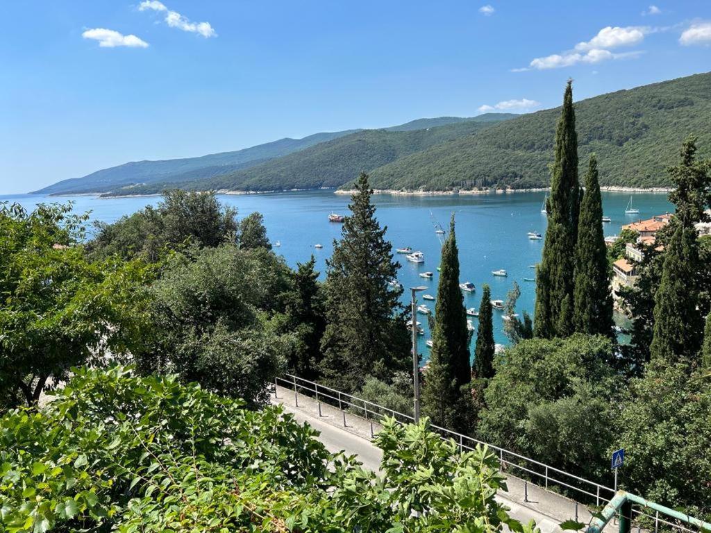 Apartment Near The Sea 650 Rabac Eksteriør billede